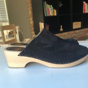 Doen Black Suede Mule Clogs
